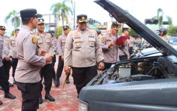 Memastikan dalam keadaan Stabil Kapolres Dumai Melakukan Pengecekan Kendaraan Dinas