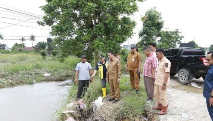 Atasi Banjir, Walikota Pekanbaru Gerak Cepat Kerahkan Alat Berat Normalisasi Sungai dan Drainase