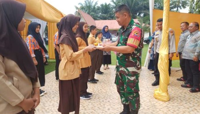 Danramil 16/Tapung Hadiri Peresmian Program Makan Siang Bergizi di Kecamatan Tapung