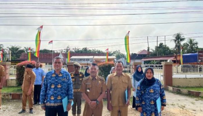 Camat Serahkan SK Pelaksana Tugas Eselon IV di Lingkungan Kampar Kiri Sebagai Motifasi dan Tanggung Jawab