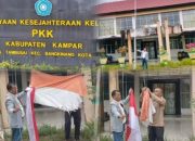 LPPNRI Kampar Pasang Bendera Baru Dikantor PKK Kampar