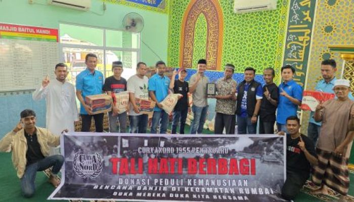 Peduli Terhadap Bencana Banjir, Curva Nord 1955 : Aksi Sosial Pemuda Pekanbaru, Bersihkan Masjid Hingga Bantu Korban Banjir