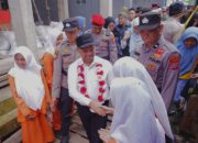 Perdana Injakan Kaki Ke Inhil Setelah Dilantik Presiden, Gubri Abdul Wahid Blusukan ke Desa Terpencil