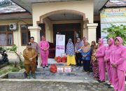 Prihatin Dengan Kondisi Masyarakat Terdampar Banjir, Polsek Tapung Hilir Salurkan Bantuan di Desa Kota Garo