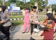 Berbagi Kebahagiaan, Polsek Siak Hulu dan Bhayangkari Bagikan Takjil Gratis Ke Masyarakat