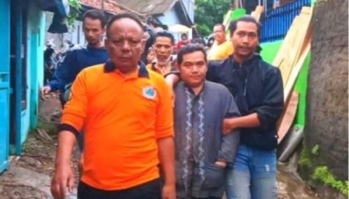 Seorang Ibu dan Anak Hanyut Terbawa Banjir, Diduga Sang Suami Tidak Peduli