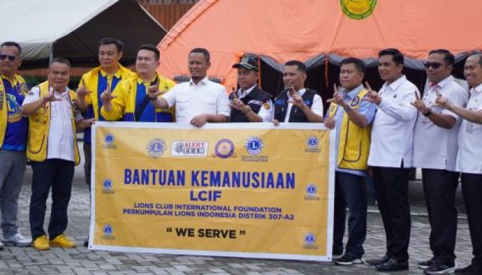 Lion Club Internasional Foundation Serahkan Bantuan Terhadap Korban Banjir Kepada Walikota Pekanbaru