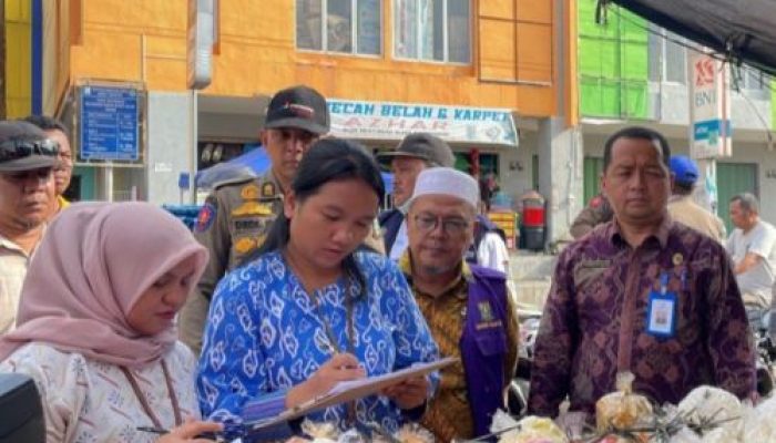 BBPOM Pekanbaru Temukan Boraks Dalam Kerupuk Tempe Saat Melakukan Pengawasan di Pasar Takjil Bangkinang Kota