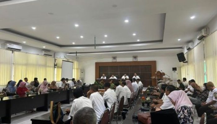 Gubernur Riau Minta DLHK Permudah Perizinan Usaha, Perketat Pengawasan