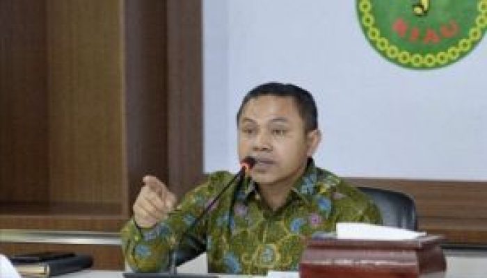 Banyak Anak Kurang Mampu Putus Sekolah, Gubri Rencanakan Pemberian Seragam Gratis