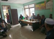 Puluhan Masyarakat Desa Kijang Jaya Demo Kantor Desa dan BPD