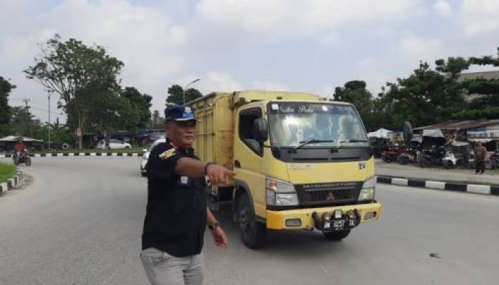 Pemberitahuan Truk Tonase Besar Tidak Boleh Lagi Sembarangan Masuk Jalan Kota Pekanbaru