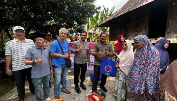 Jelang HUT Bhayangkara ke-79, Polsek Tambang Berbagi Sembako Kepada Warga Kurang Mampu