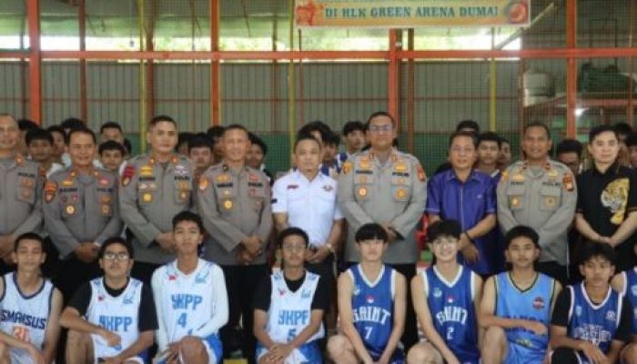 Kapolres Dumai AKBP Hardi Dinata Resmi Membuka Basketball SMA Se_Dumai Cup Polres Dumai 2025