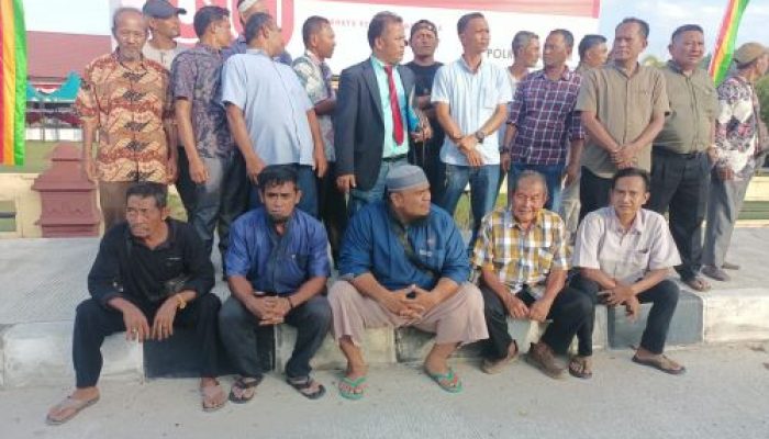 Kades Laporan Odon, Puluhan Warga Kijang Jaya Datangin Polres Kampar