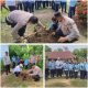 Green Police Polsek Dumai Timur Laksanakan Giat Penanaman Pohon di SMP PGRI Kota Dumai