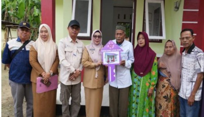 Serah Terima Kunci Rumah Layak Huni, Program APBD Kampar Dipuji Warga, Tapi Pemerataan Jadi Catatan