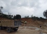 BREAKING NEWS: Galian Tanah Ilegal Beroperasi Bebas di Belakang Kantor Desa Simpang Kubu, Warga Tantang Polres Kampar Bertindak