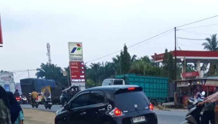 Sudah Dilaporkan ke BPH Migas, Aktivitas Mafia BBM di SPBU Lipat Kain Justru Makin Brutal – Tekanan Mafia Membuat Polsek Tak Berdaya?