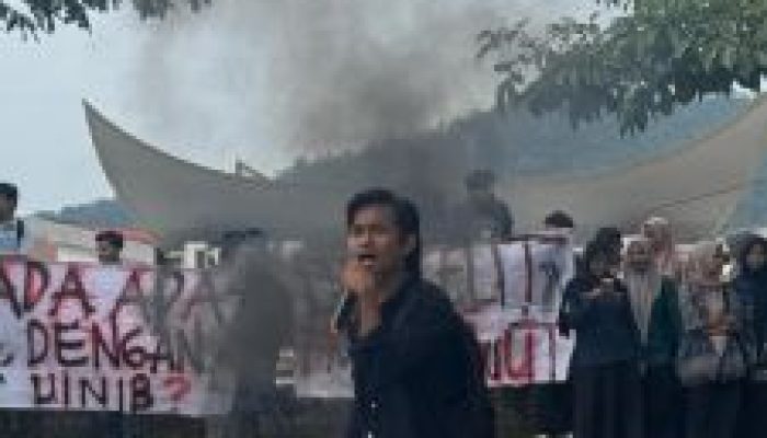 Mahasiswa UIN Imam Bonjol Padang Kawal Dugaan Korupsi, Aksi Dilanjutkan ke Kejati Sumbar