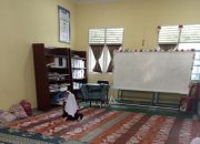 Miris! 3 Kelas SDN 005 Langgini Belajar di Lantai, Siswa Dipaksa Bawa Meja Sendiri