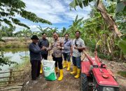 Polsek Kawasan Pelabuhan Dumai Melaksanakan Kegiatan Sosial Bersama Dengan Para Petani