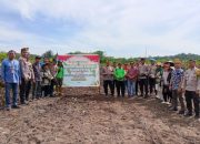 Dukung Swasembada Pangan 2026, Kapolsek Kampar Pimpin Penanaman Jagung Kuartal II di Rumbio Jaya