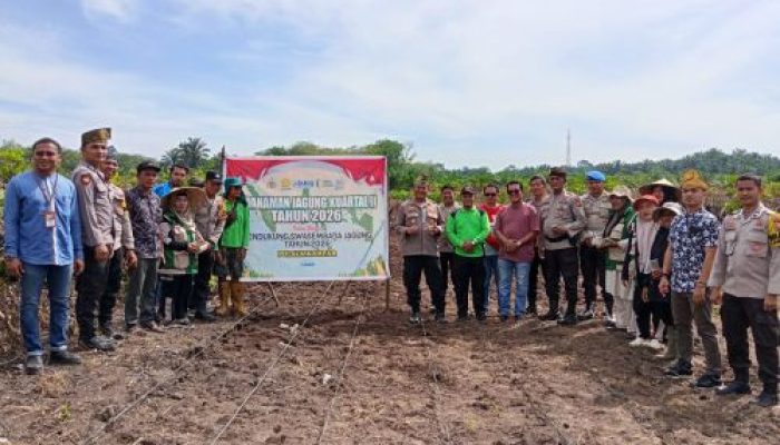 Dukung Swasembada Pangan 2026, Kapolsek Kampar Pimpin Penanaman Jagung Kuartal II di Rumbio Jaya