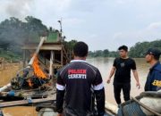 Polda Riau Ratakan Peralatan PETI di Sungai Teluk Kuantan Singingi