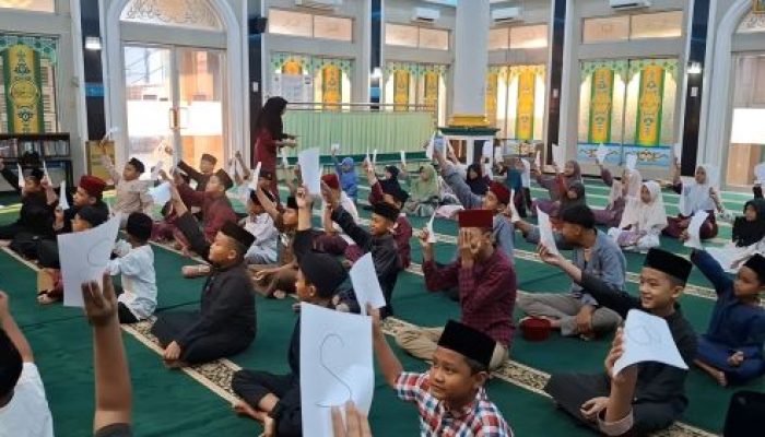 Beraksi Sejak Subuh: Anak-Anak Al-Jamik Rayakan Hari Anak Nasional dengan Cerdas Cermat Islami