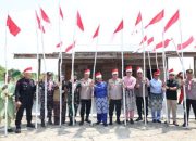 EKSPEDISI MERAH PUTIH PRESISI POLDA RIAU TANAM 810 MANGROVE DAN SALURKAN BERBAGAI BANTUAN UNTUK MASYARAKAT PESISIR SINABOI