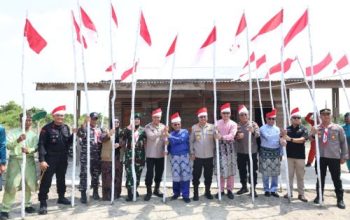 EKSPEDISI MERAH PUTIH PRESISI POLDA RIAU TANAM 810 MANGROVE DAN SALURKAN BERBAGAI BANTUAN UNTUK MASYARAKAT PESISIR SINABOI
