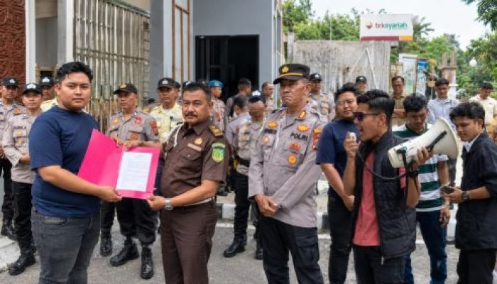 HIMAJU-RIAU Geruduk Kejati Riau, Desak Ambil Alih Kasus Dugaan Korupsi 3,1 Milyar Kabag Umum Serta Copot Kajari Kepulauan Meranti